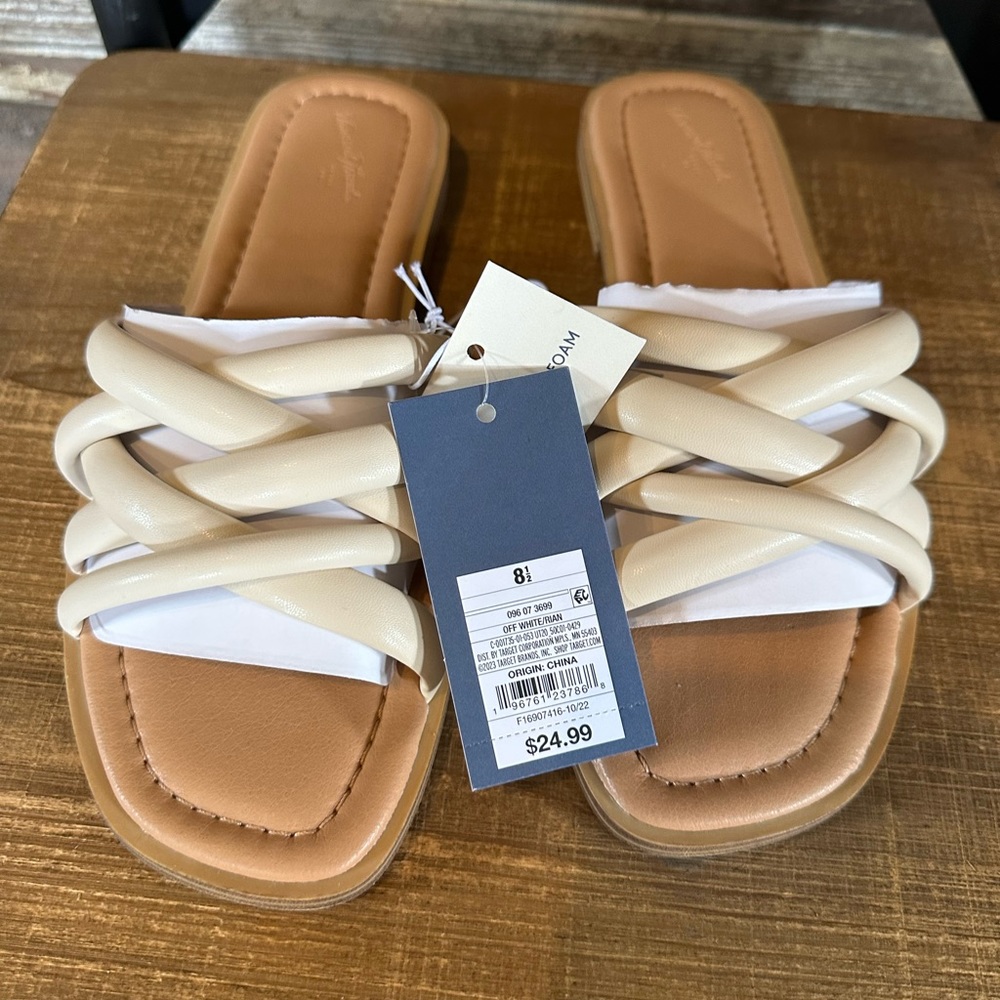 NWT Universal Thread Rian Sandal - Women’s Size 8.5